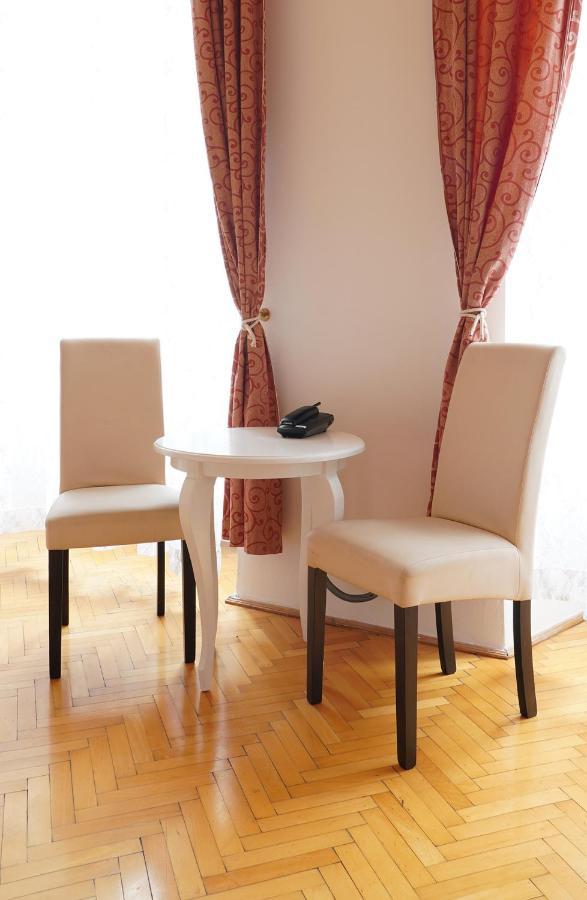 U Zlateho Jelena Otel