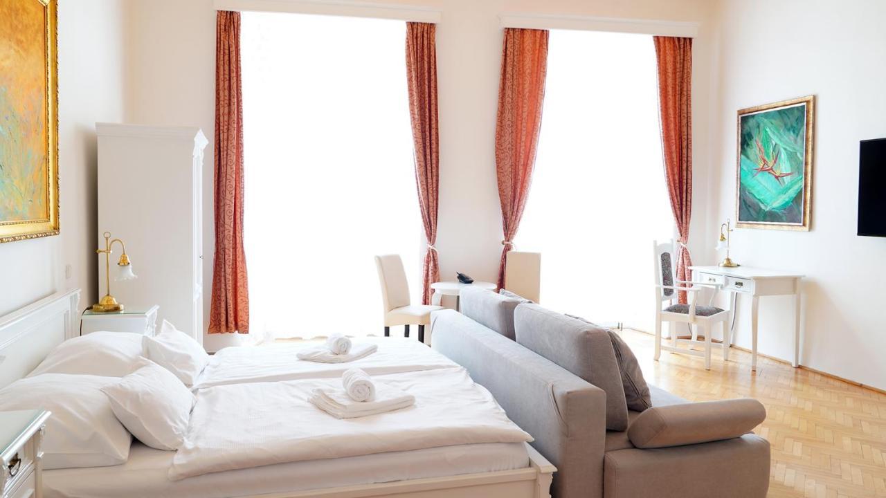 U Zlateho Jelena Otel 4*