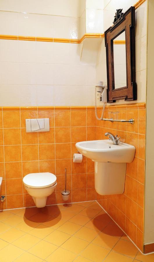 U Zlateho Jelena Otel