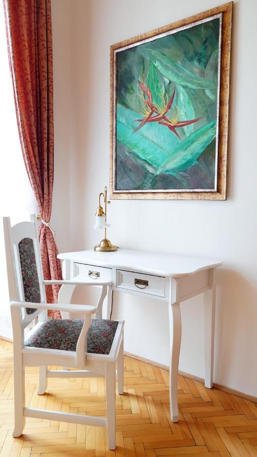 Otel U Zlateho Jelena 4*