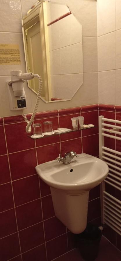 U Zlateho Jelena Otel