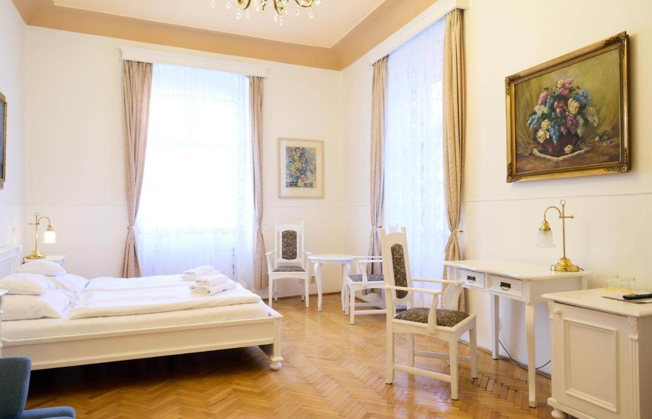 U Zlateho Jelena Otel