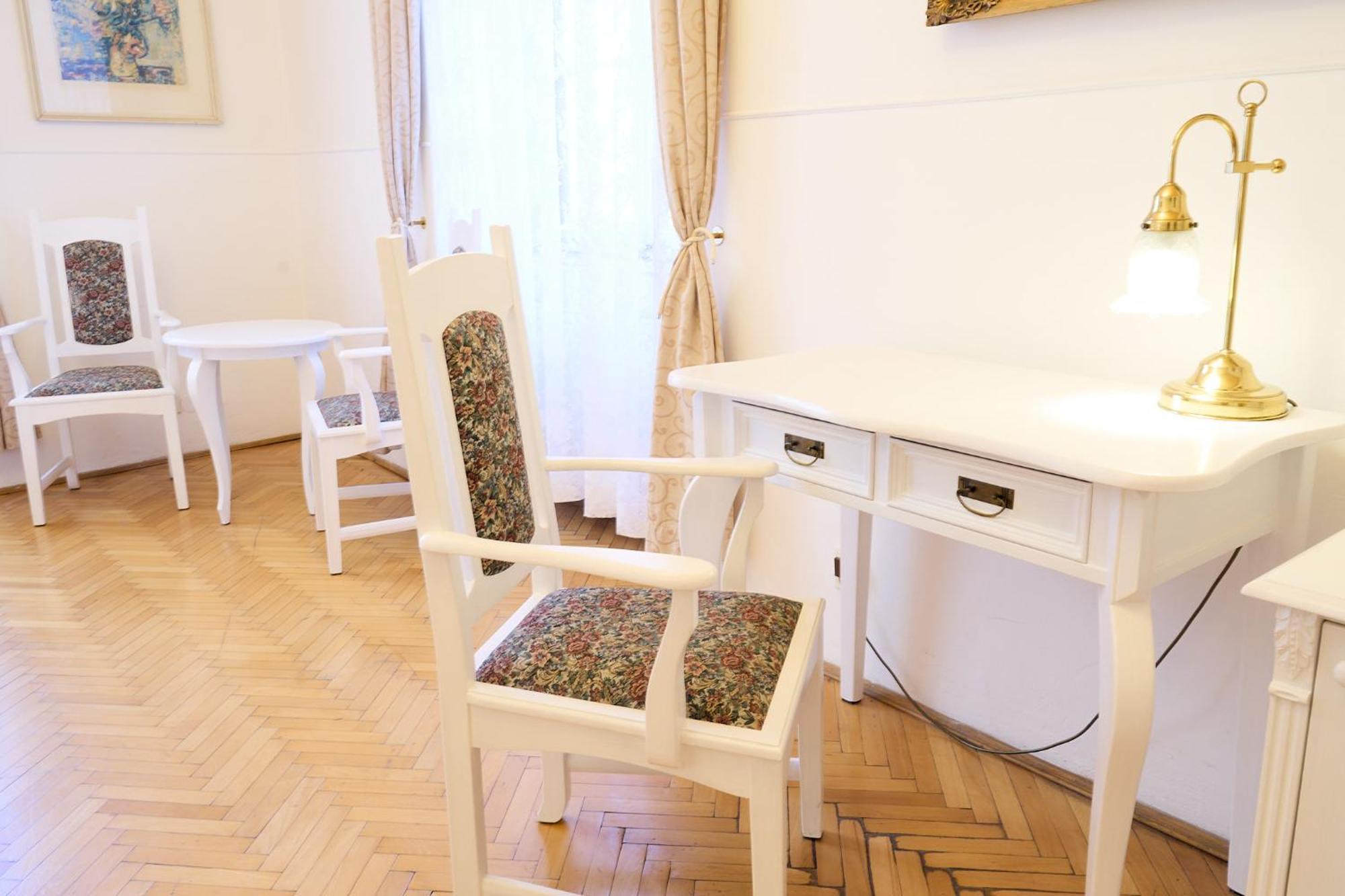 Otel U Zlateho Jelena 4*