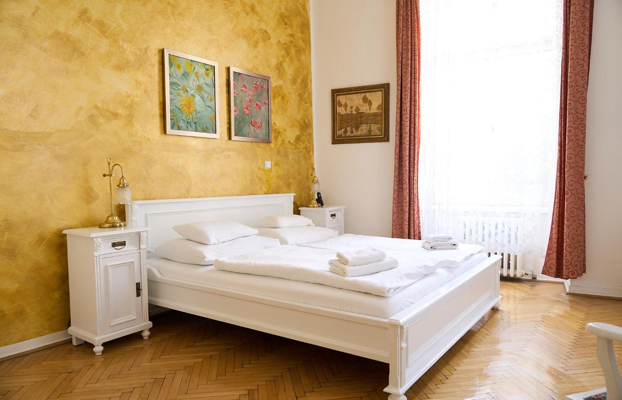 Otel U Zlateho Jelena 4*