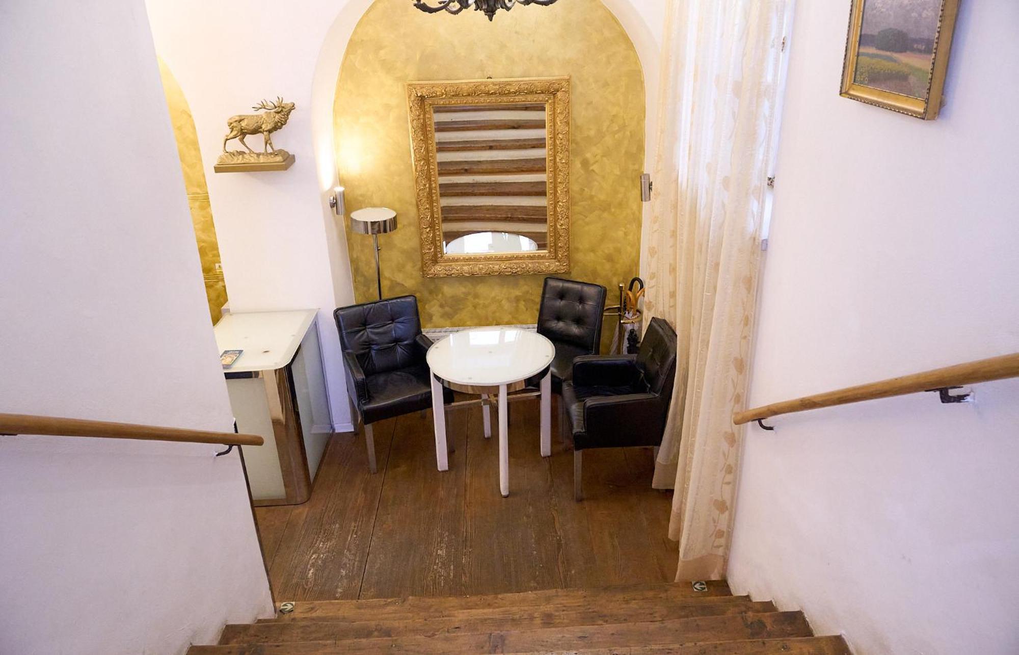 Otel U Zlateho Jelena 4*